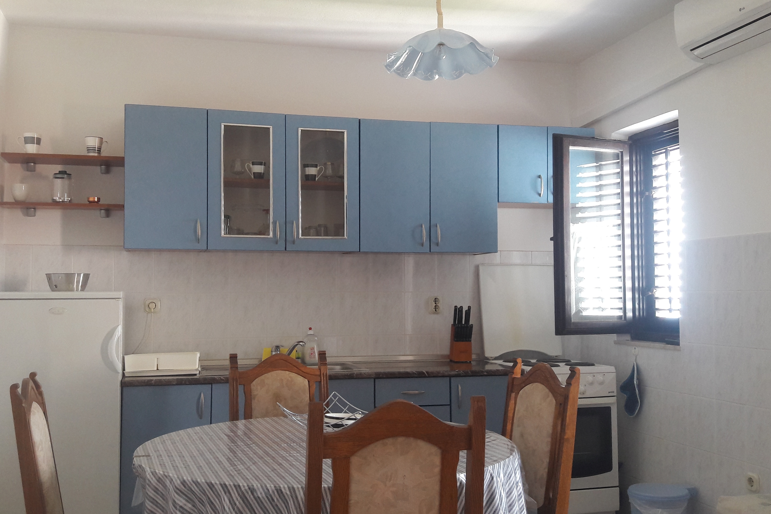 Jednosobni apartman uz plažu Sutivan, Brač  A-a