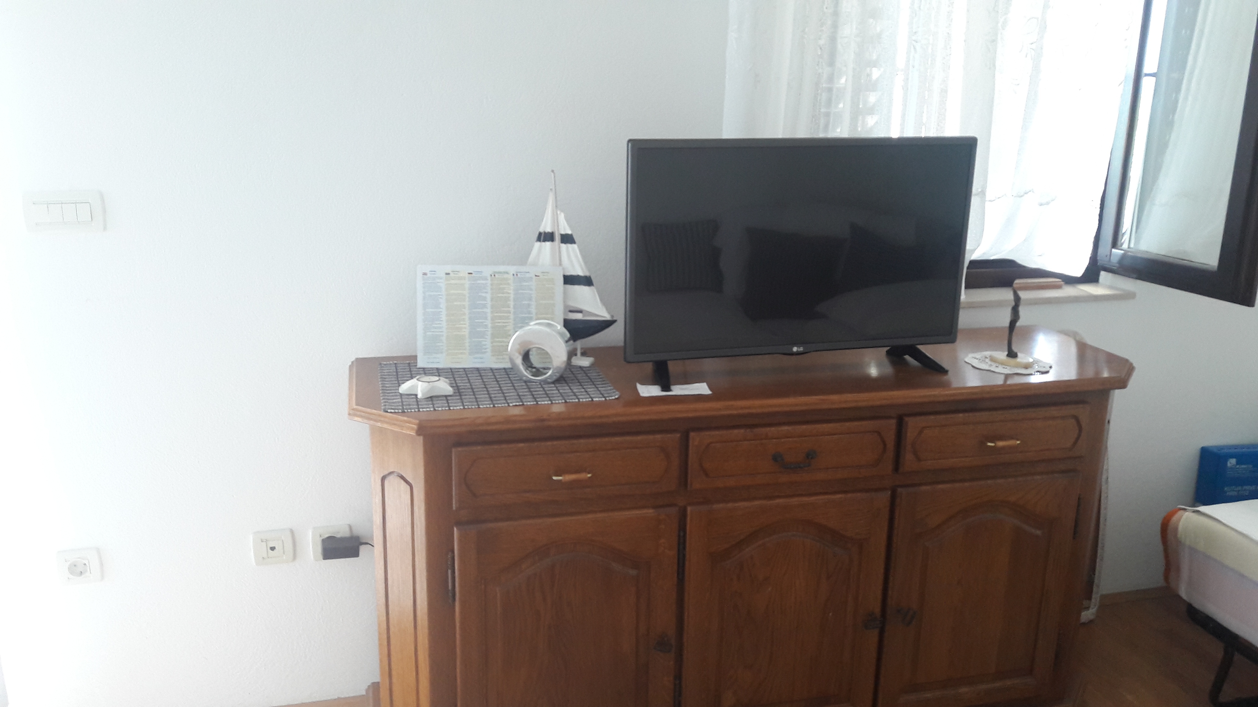 Jednosobni apartman uz plažu Sutivan, Brač  A-a