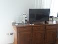 Sutivan, Living room in the apartment, air condition available and WiFi.