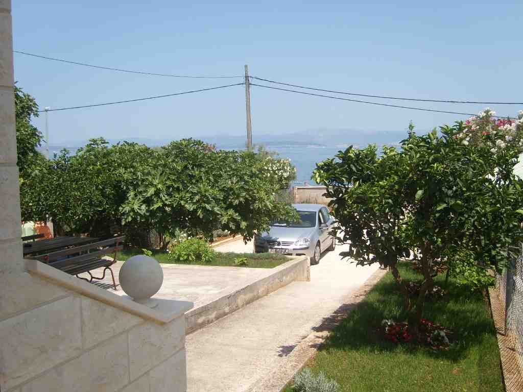 Jednosobni apartman uz plažu Sutivan, Brač  A-a