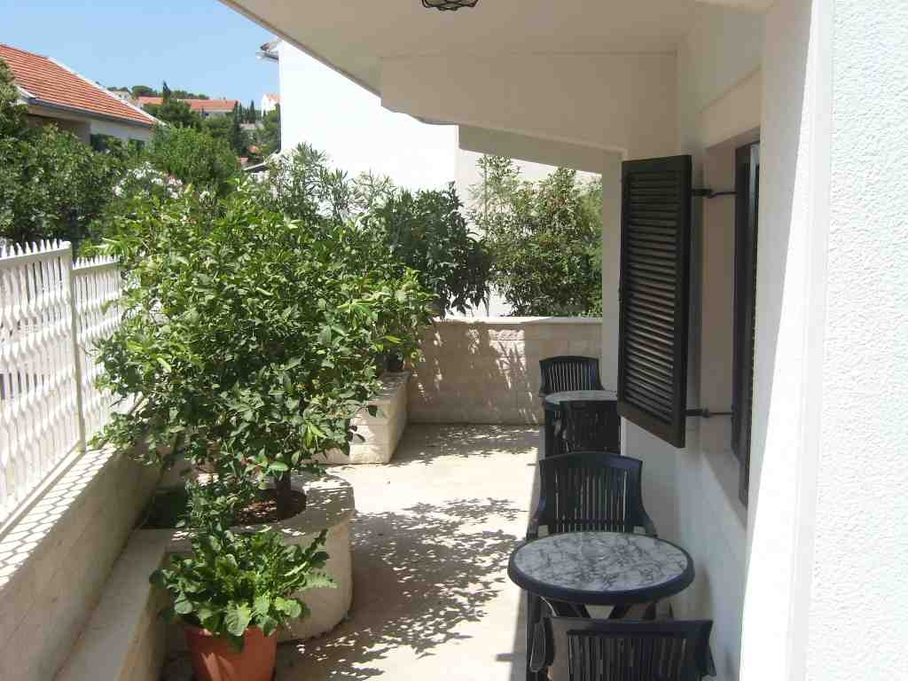 Jednosobni apartman uz plažu Sutivan, Brač  A-a