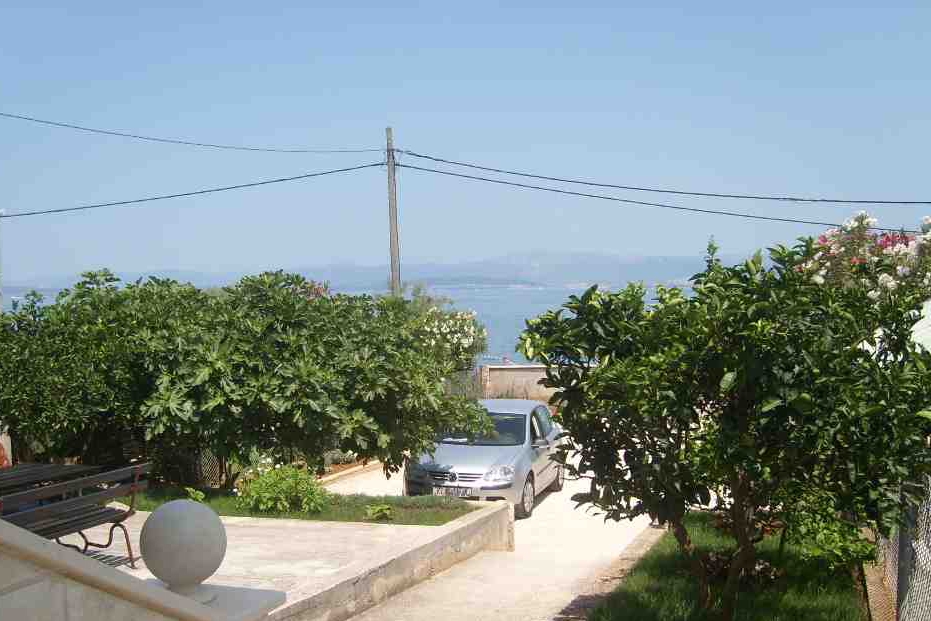 Jednosobni apartman uz plažu Sutivan, Brač  A-a