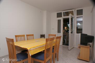 Supetar, Dining room in the apartment, air condition available and WiFi.