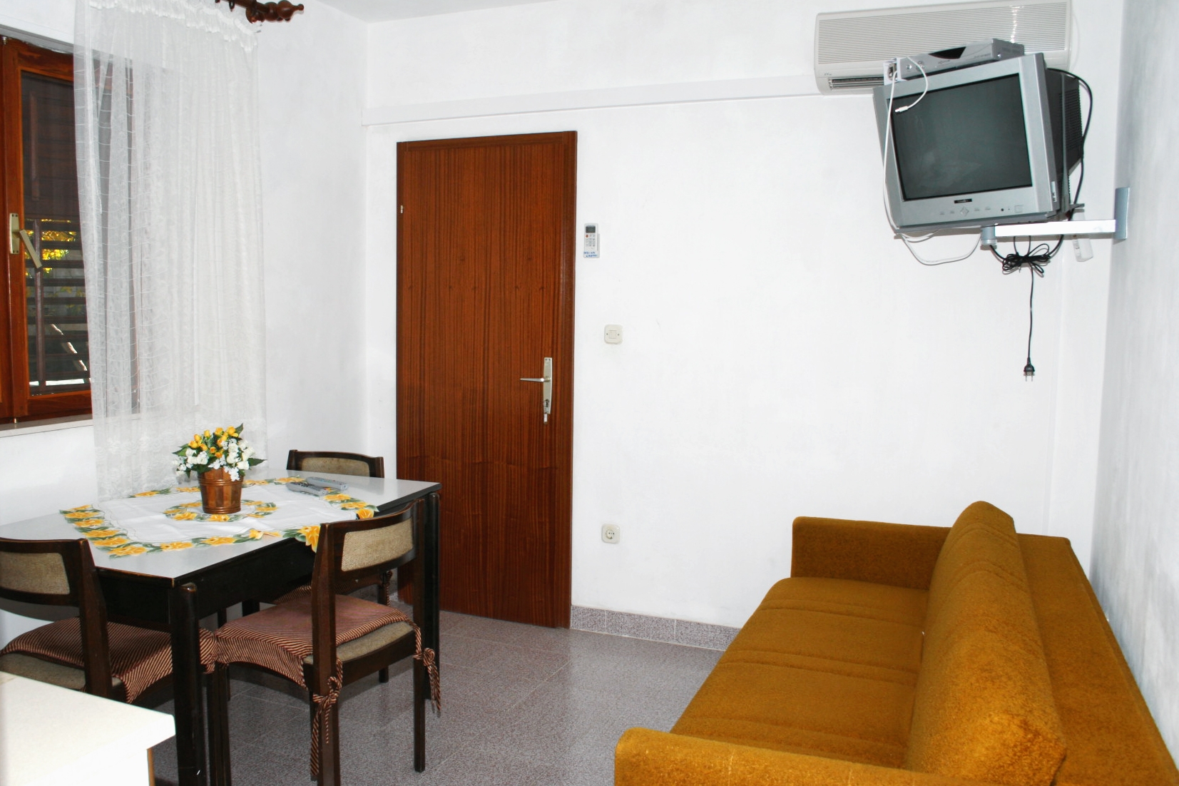 One bedroom apartment with balcony Sumartin, Brač (A-2949-b) One bedroom apartment with balcony Sumartin, Brač (A-2949-b)