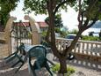 Sumartin, Terrasse dans l’hébergement en type studio-apartment, avec la vue sur la mer, animaux acceptés et WiFi.