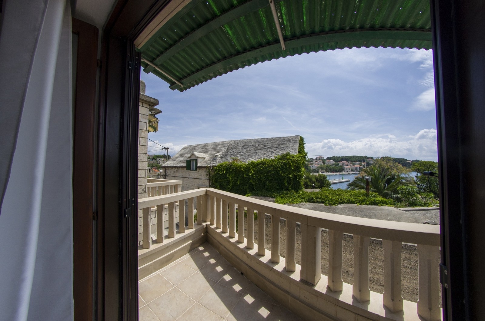 Two bedroom apartment with terrace and sea view Sumartin, Brač  A-a