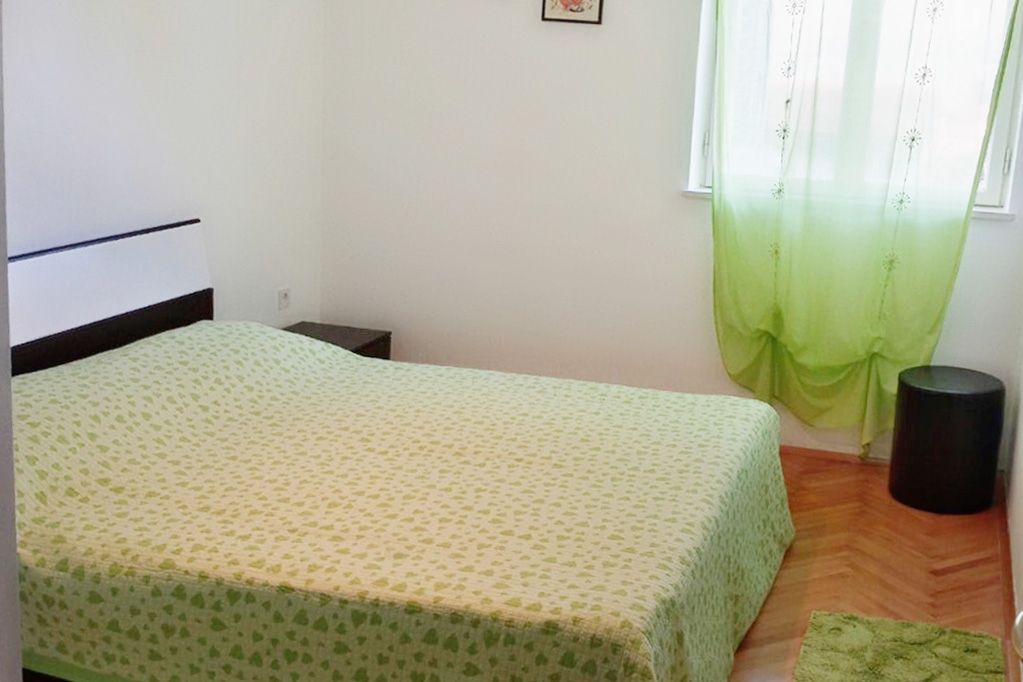 Three bedroom apartment with terrace and sea view Supetar, Brač  A-a