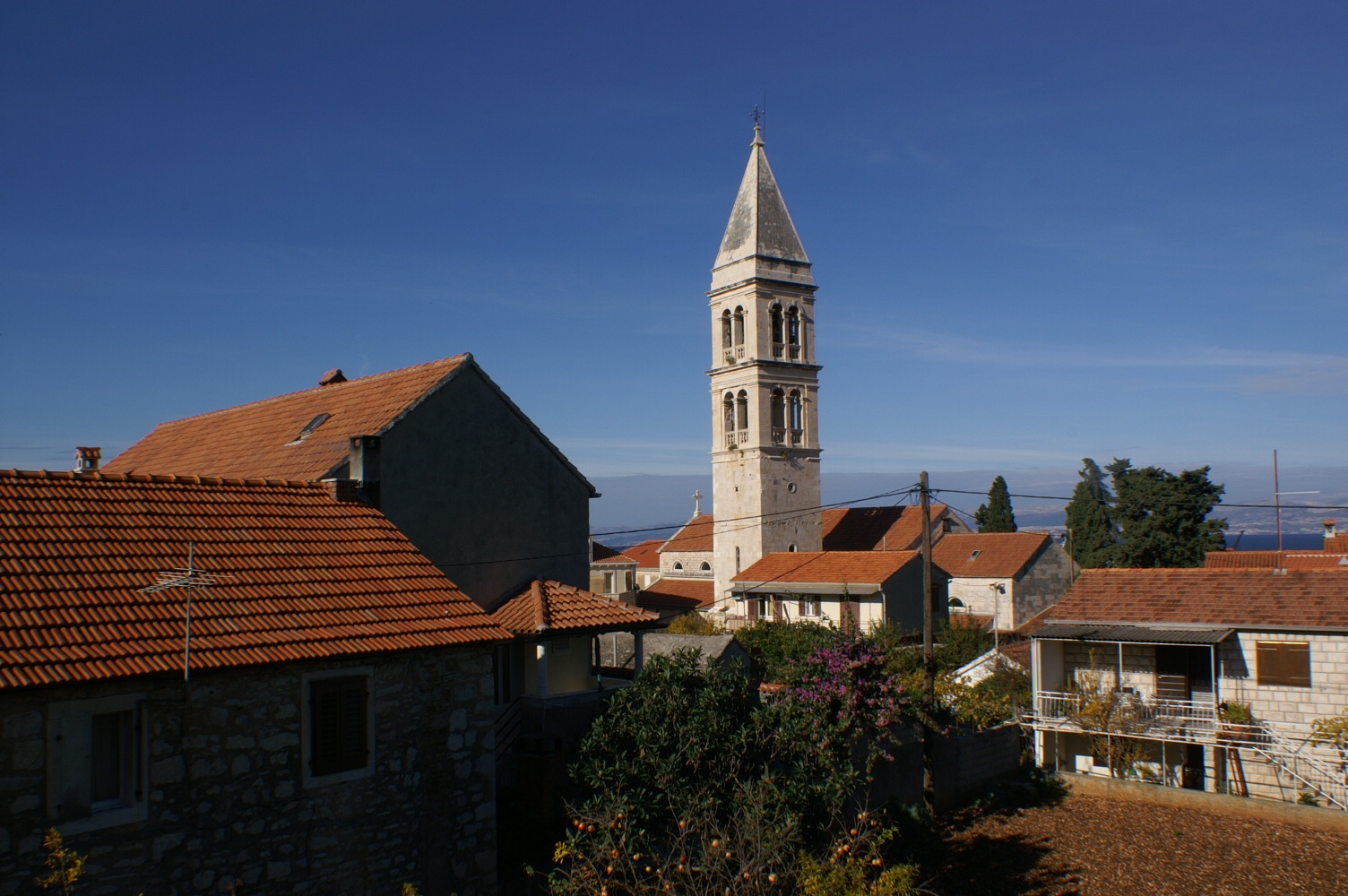 Three bedroom apartment with terrace and sea view Supetar, Brač  A-a