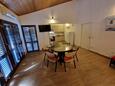 Mimice, Dining room in the apartment, air condition available, (pet friendly) and WiFi.