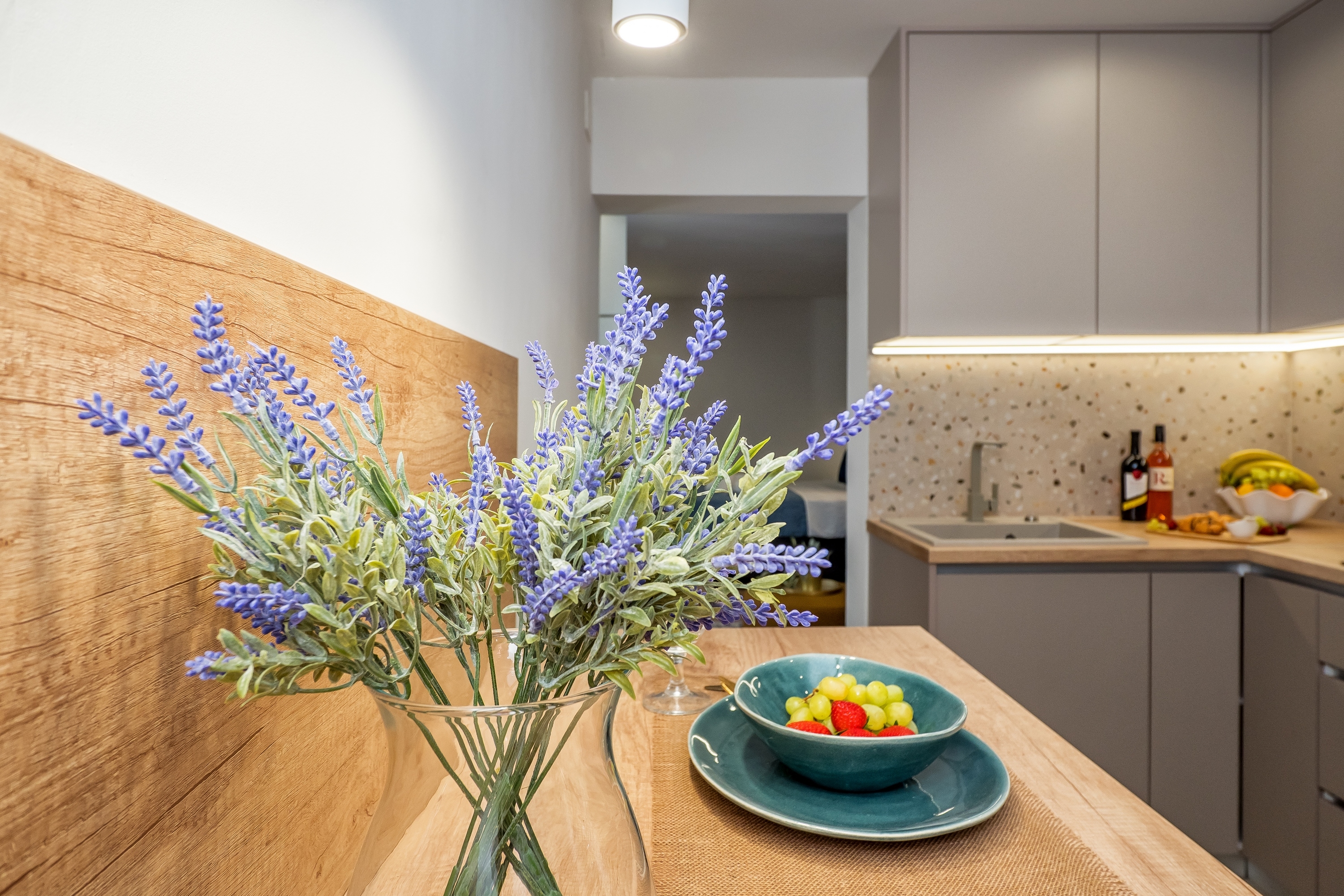 One bedroom apartment with balcony and sea view Lokva Rogoznica, Omiš  A-b