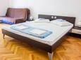 Lokva Rogoznica, Dormitorio in the apartment, air condition available y WiFi.