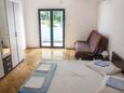 Lokva Rogoznica, Bedroom in the apartment, air condition available and WiFi.