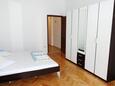 Lokva Rogoznica, Bedroom in the apartment, air condition available and WiFi.