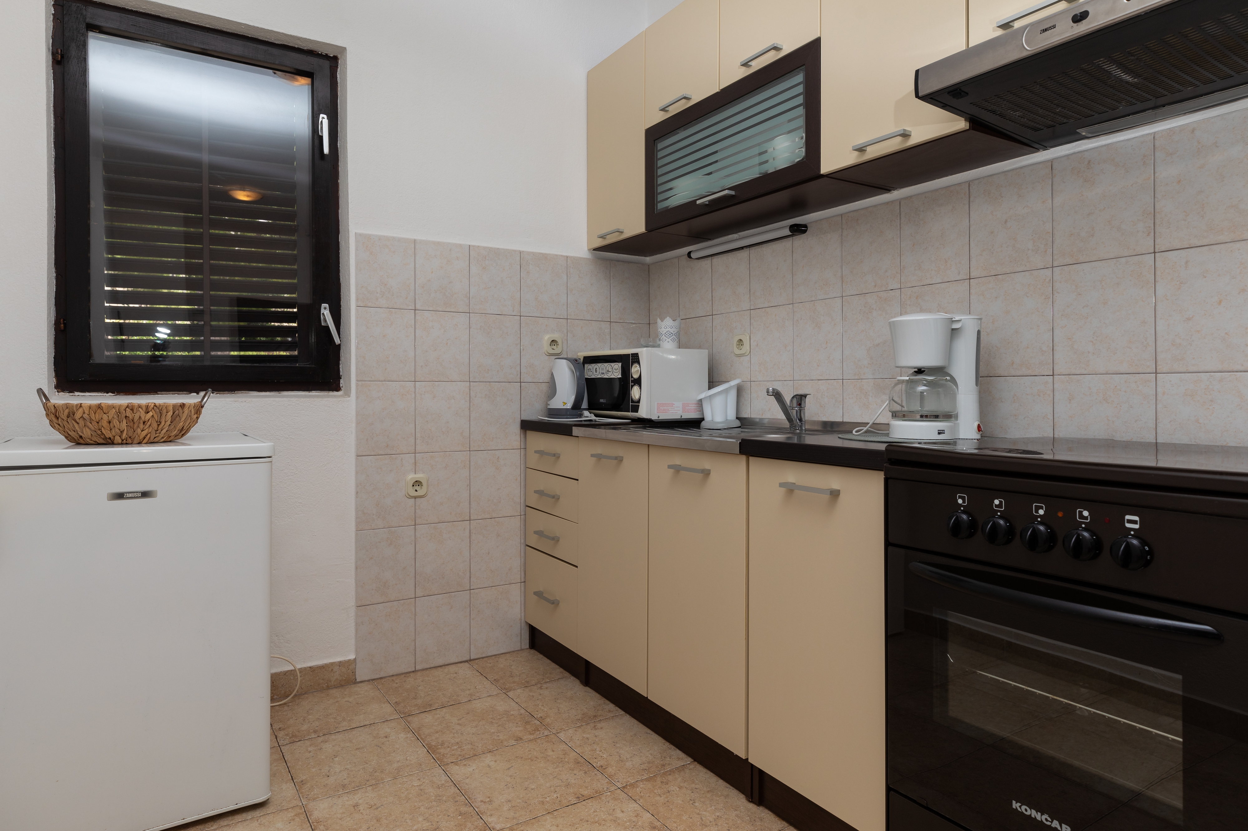 One bedroom apartment with balcony and sea view Lokva Rogoznica, Omiš  A-d