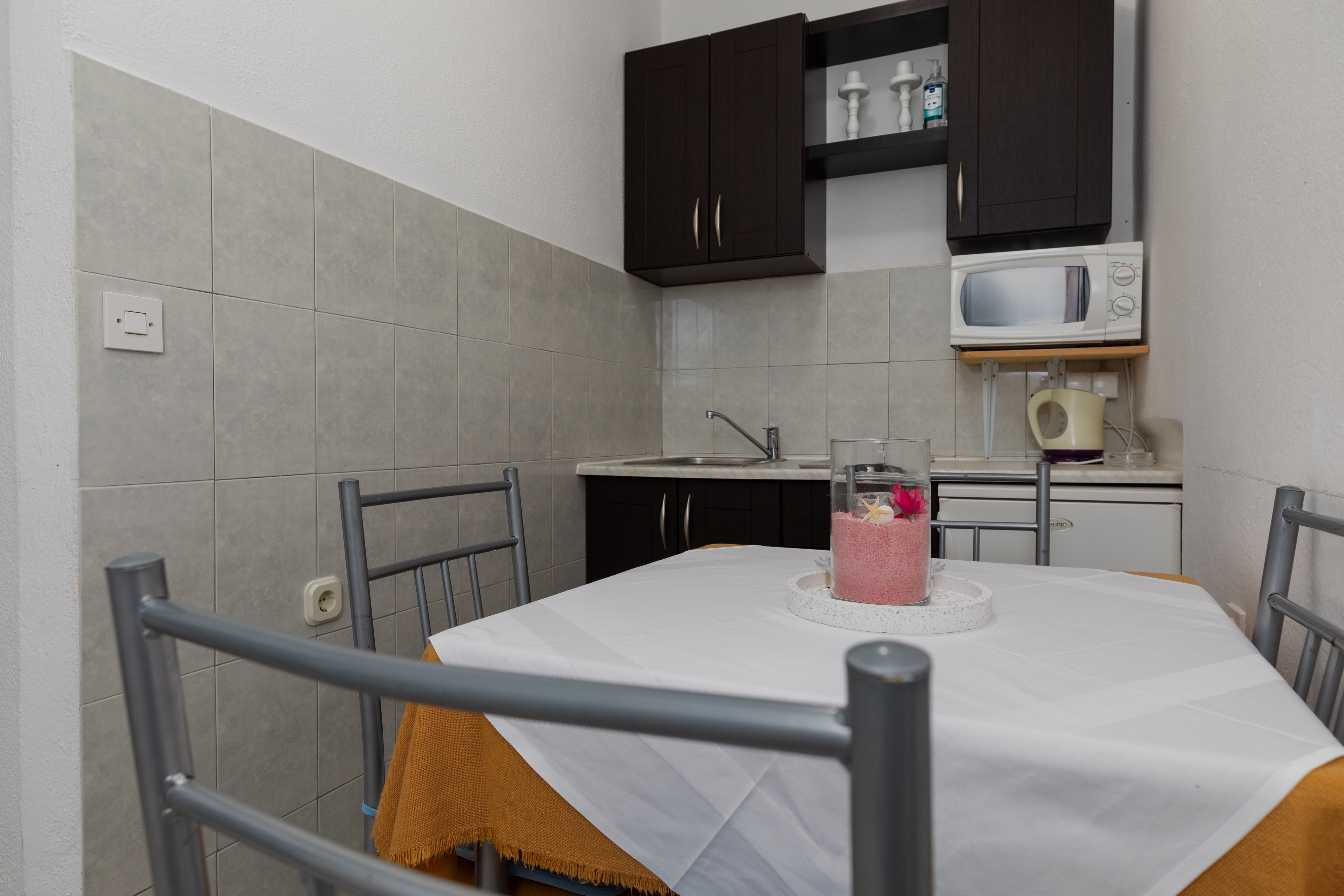 One bedroom apartment with balcony and sea view Lokva Rogoznica, Omiš  A-e