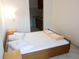 Lokva Rogoznica, Bedroom in the studio-apartment, air condition available and WiFi.