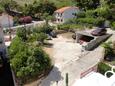 Lokva Rogoznica, Omiš, Parkeerplaats 2973 - Appartementen en kamers near sea with pebble beach.