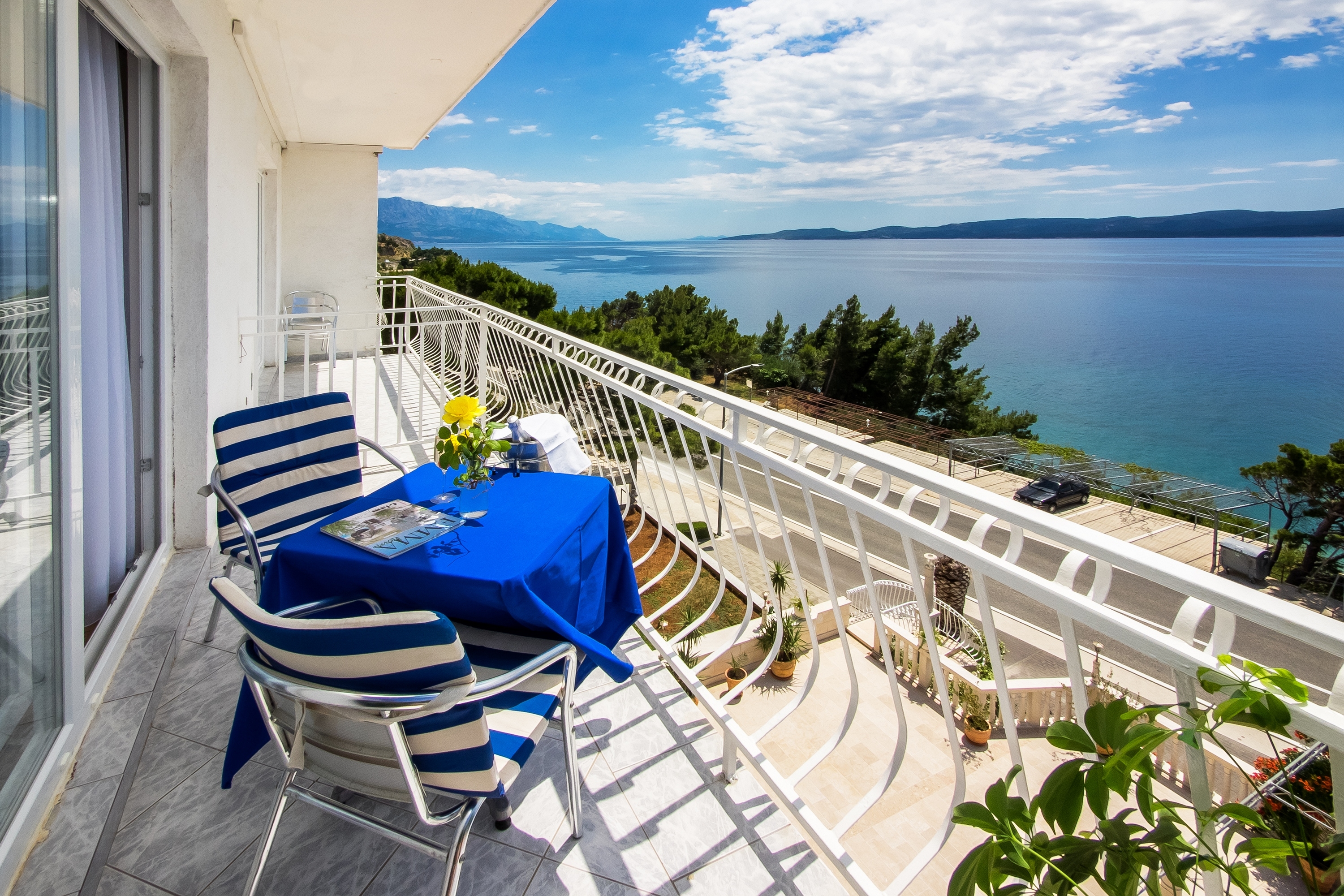 Room with balcony and sea view Lokva Rogoznica, Omiš  S-a