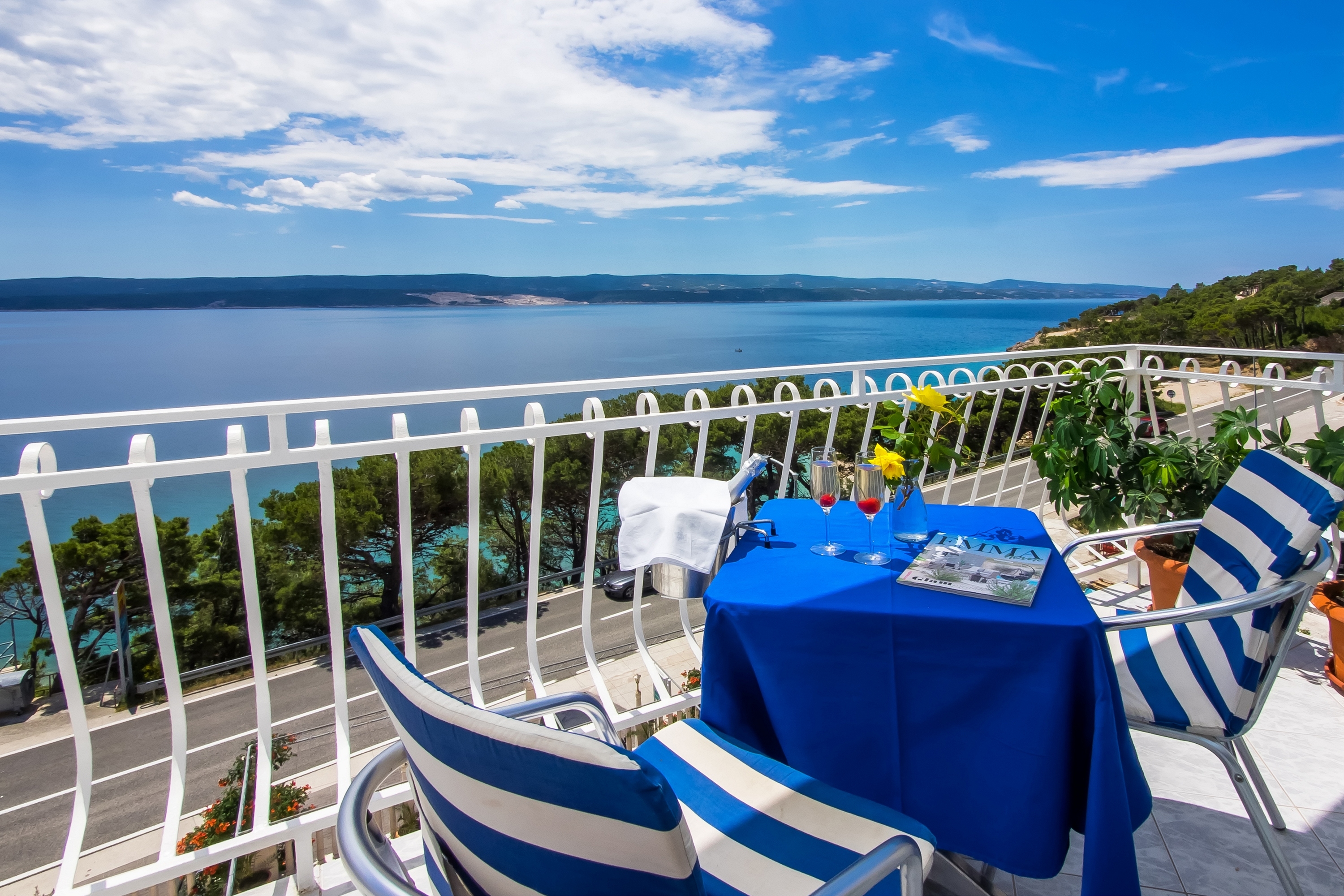 Room with balcony and sea view Lokva Rogoznica, Omiš  S-a