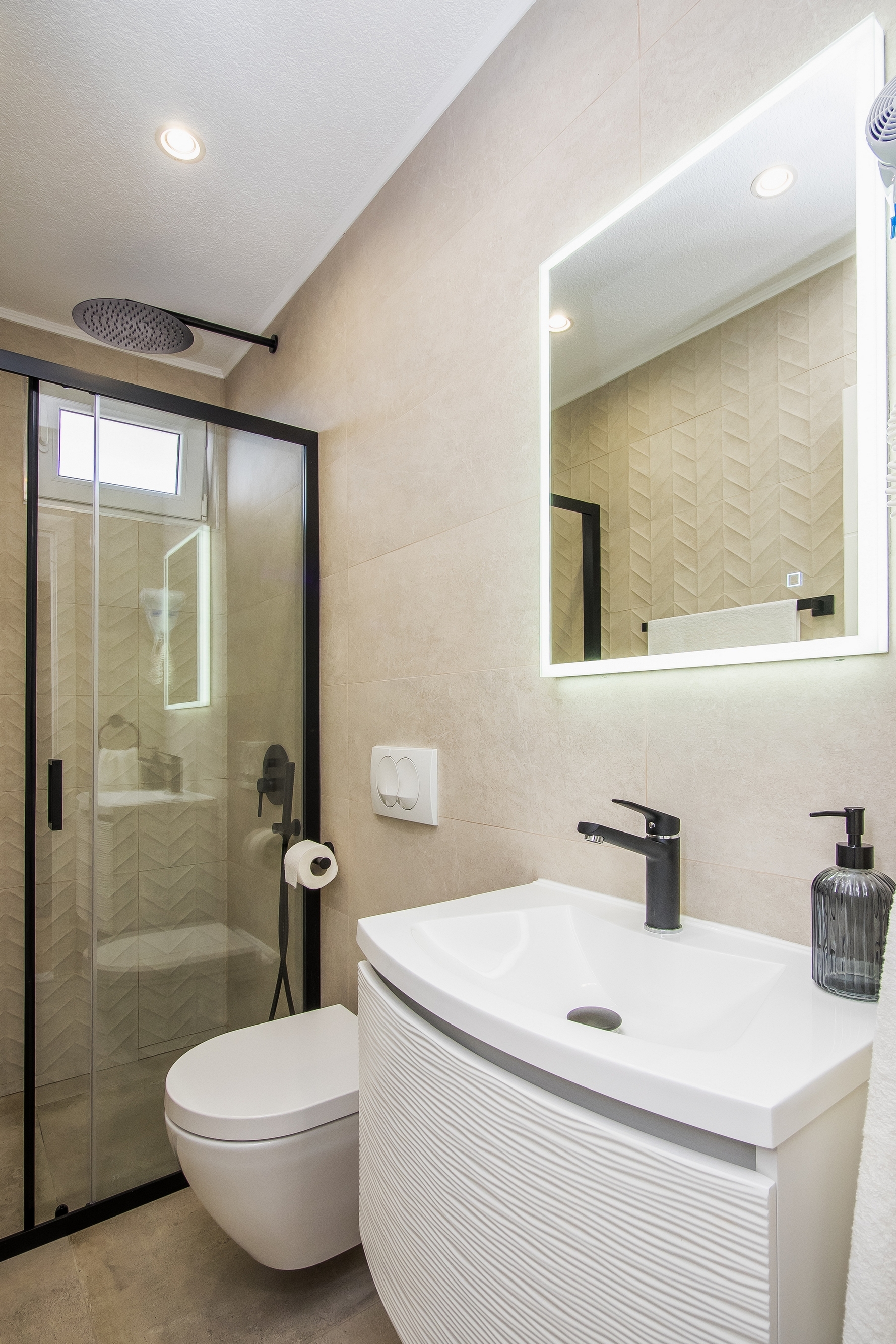 Room with balcony and sea view Lokva Rogoznica, Omiš  S-a