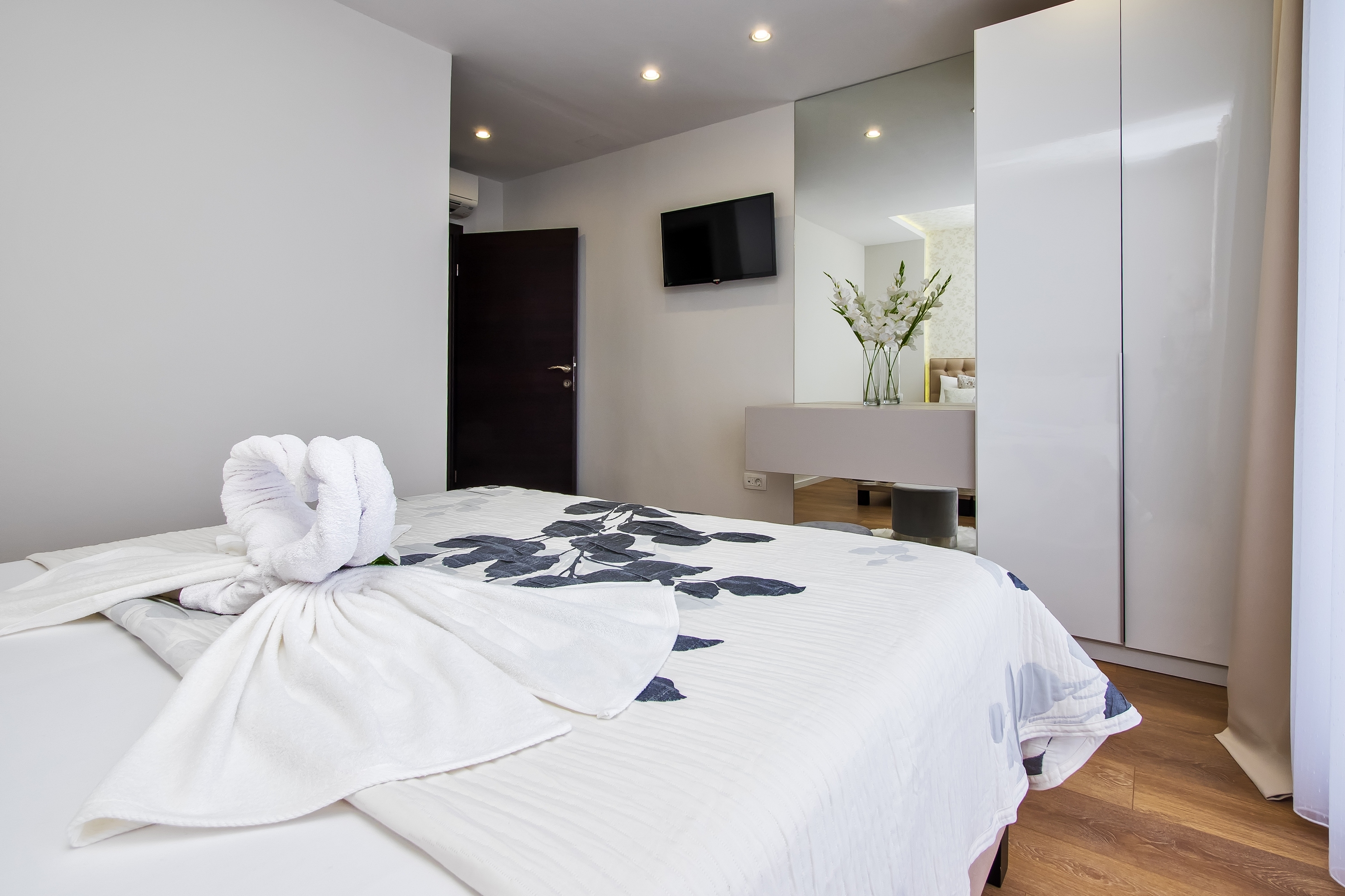 Room with balcony and sea view Lokva Rogoznica, Omiš  S-a