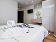 Lokva Rogoznica, Bedroom in the room, air condition available and WiFi.