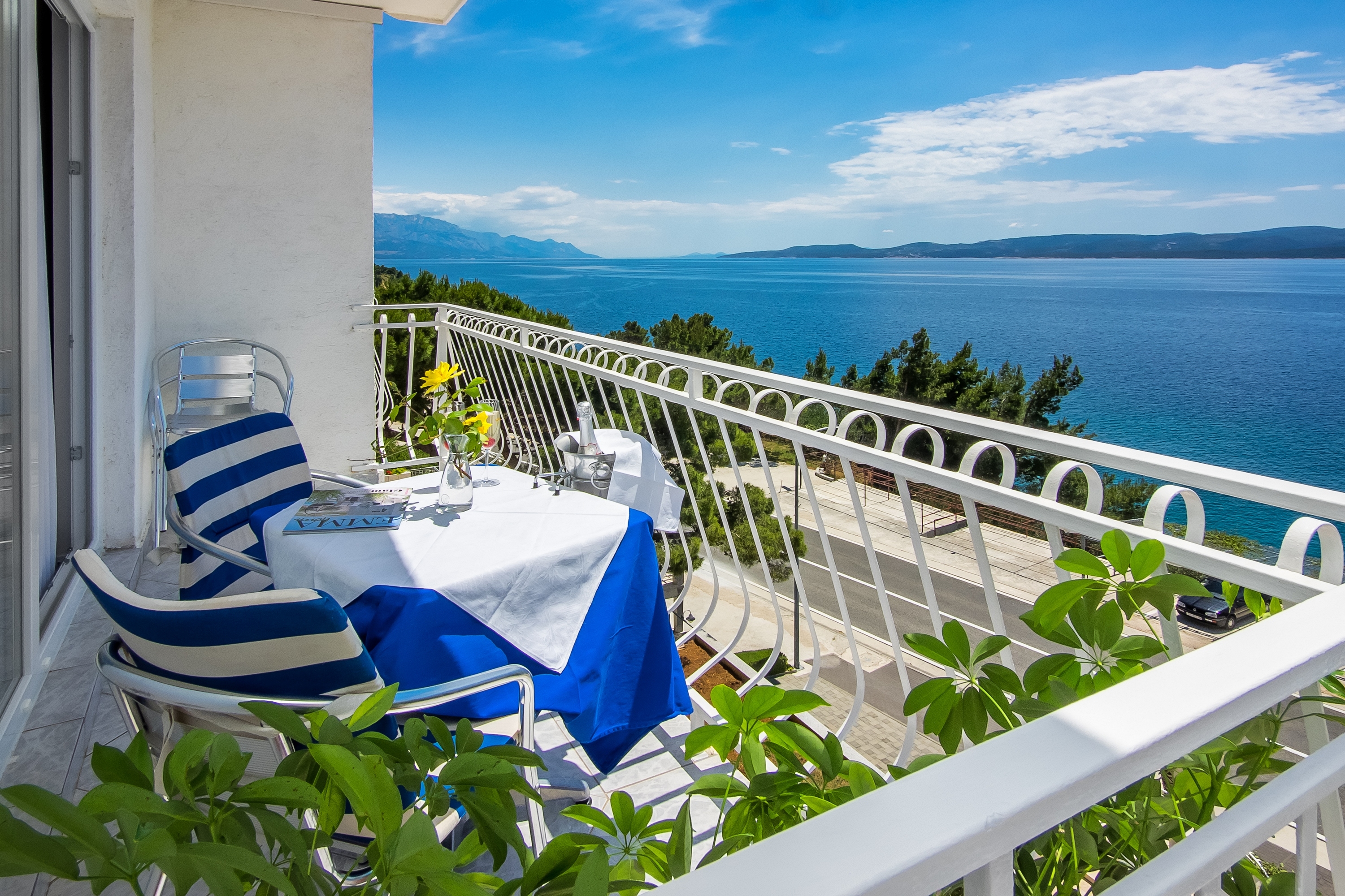 Room with balcony and sea view Lokva Rogoznica, Omiš  S-b
