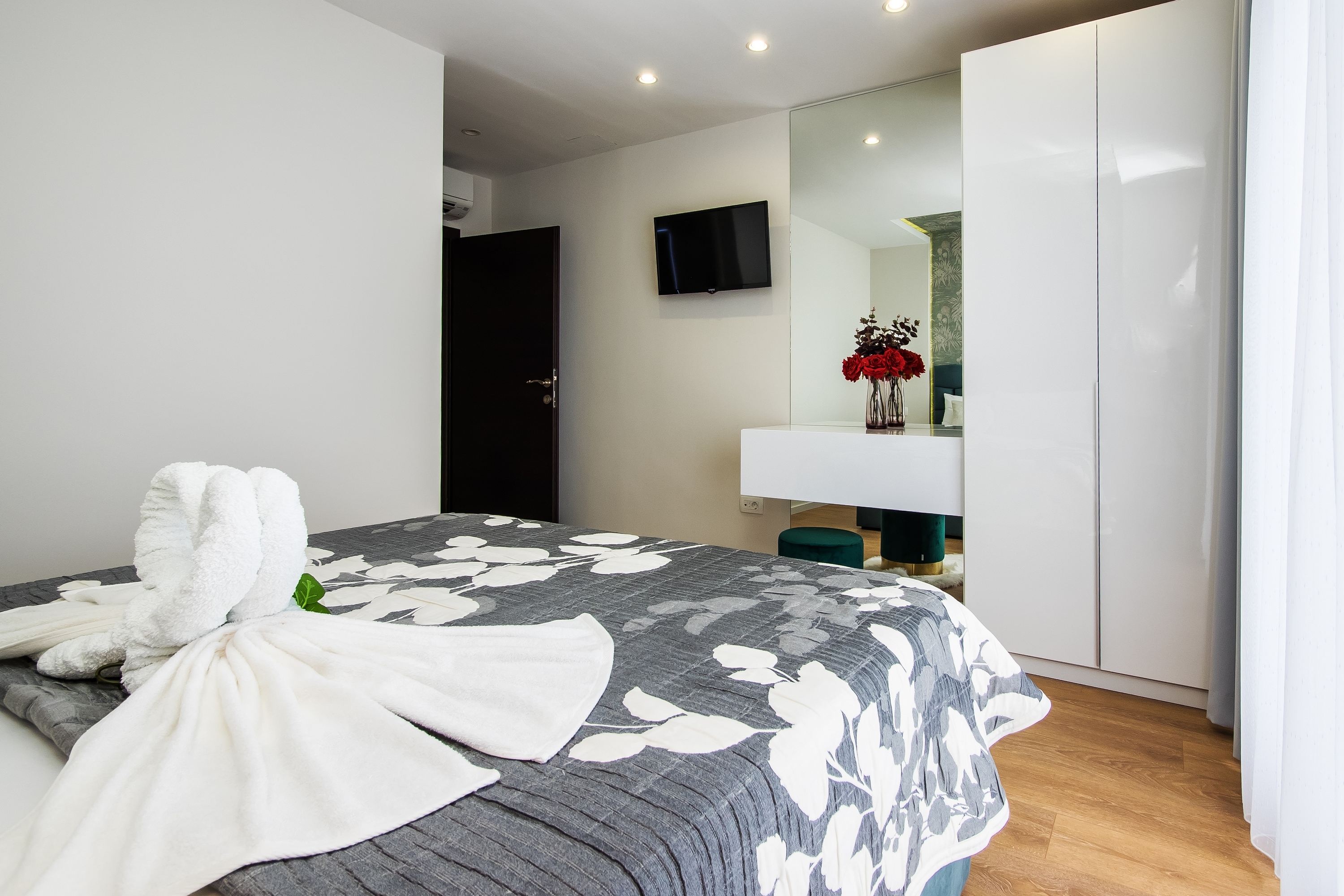 Room with balcony and sea view Lokva Rogoznica, Omiš  S-b