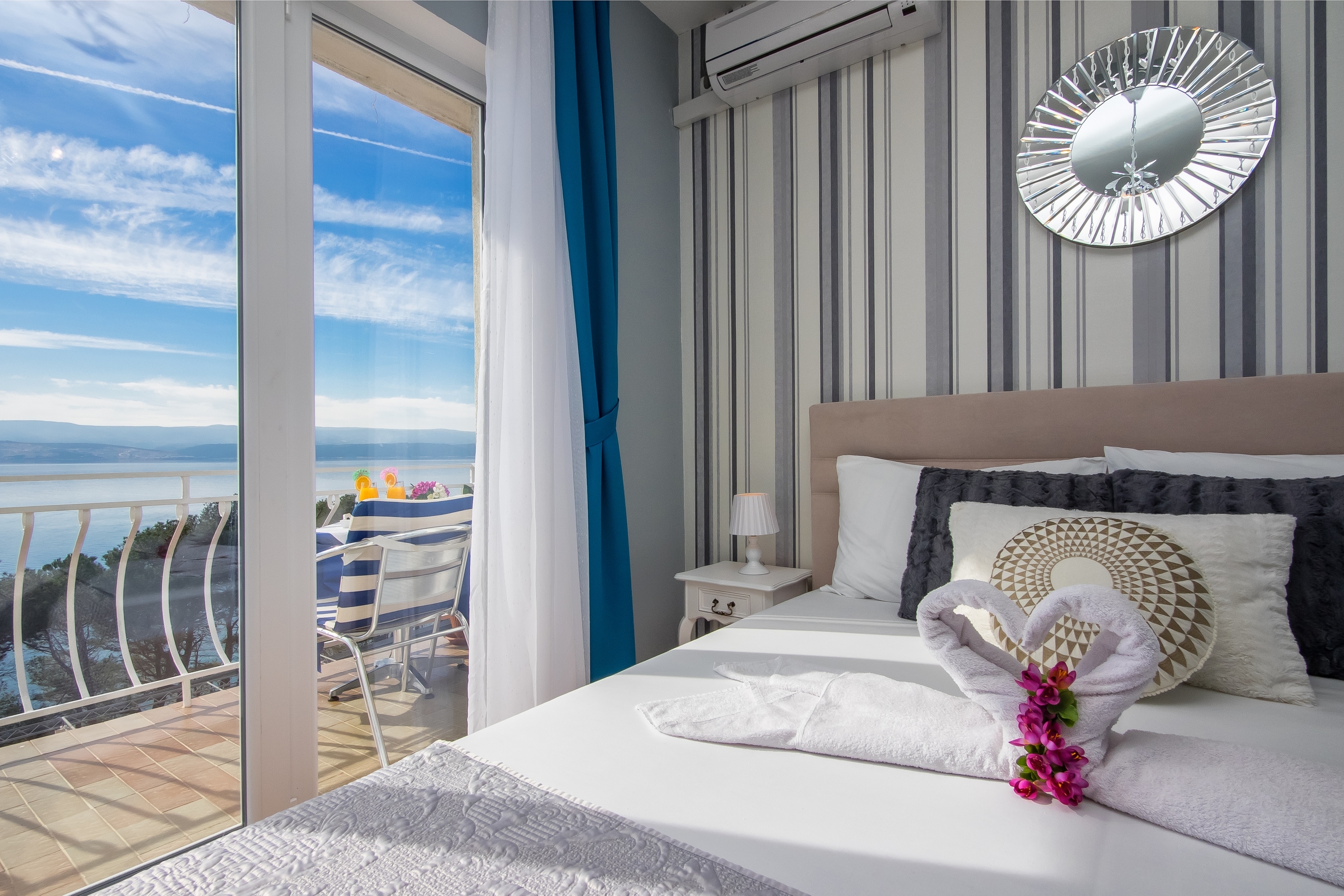 Room with balcony and sea view Lokva Rogoznica, Omiš  S-d