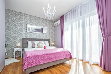 Lokva Rogoznica, Dormitorio in the room, air condition available y WiFi.