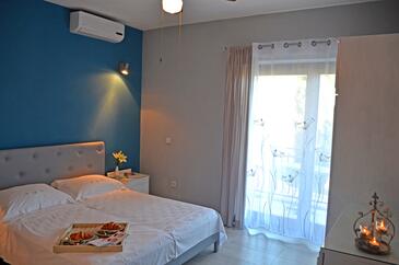 Bedroom Seget Vranjica, Bedroom in the studio-apartment, dopusteni kucni ljubimci.