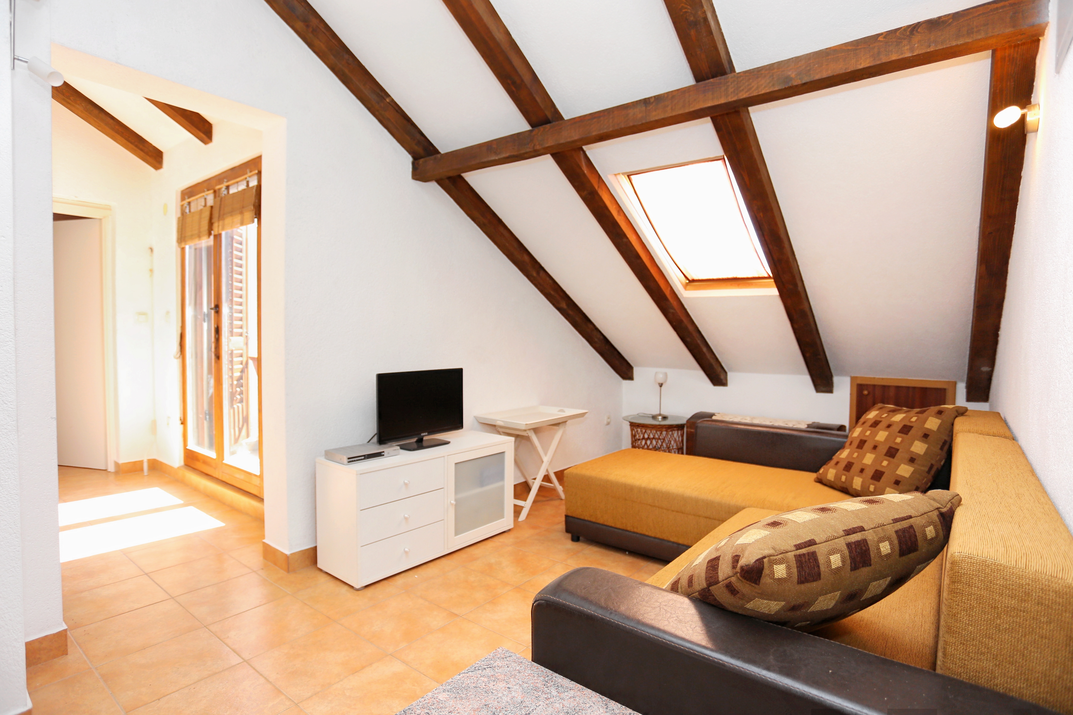 One bedroom apartment near beach Okrug Donji, Čiovo (A-2977-b)