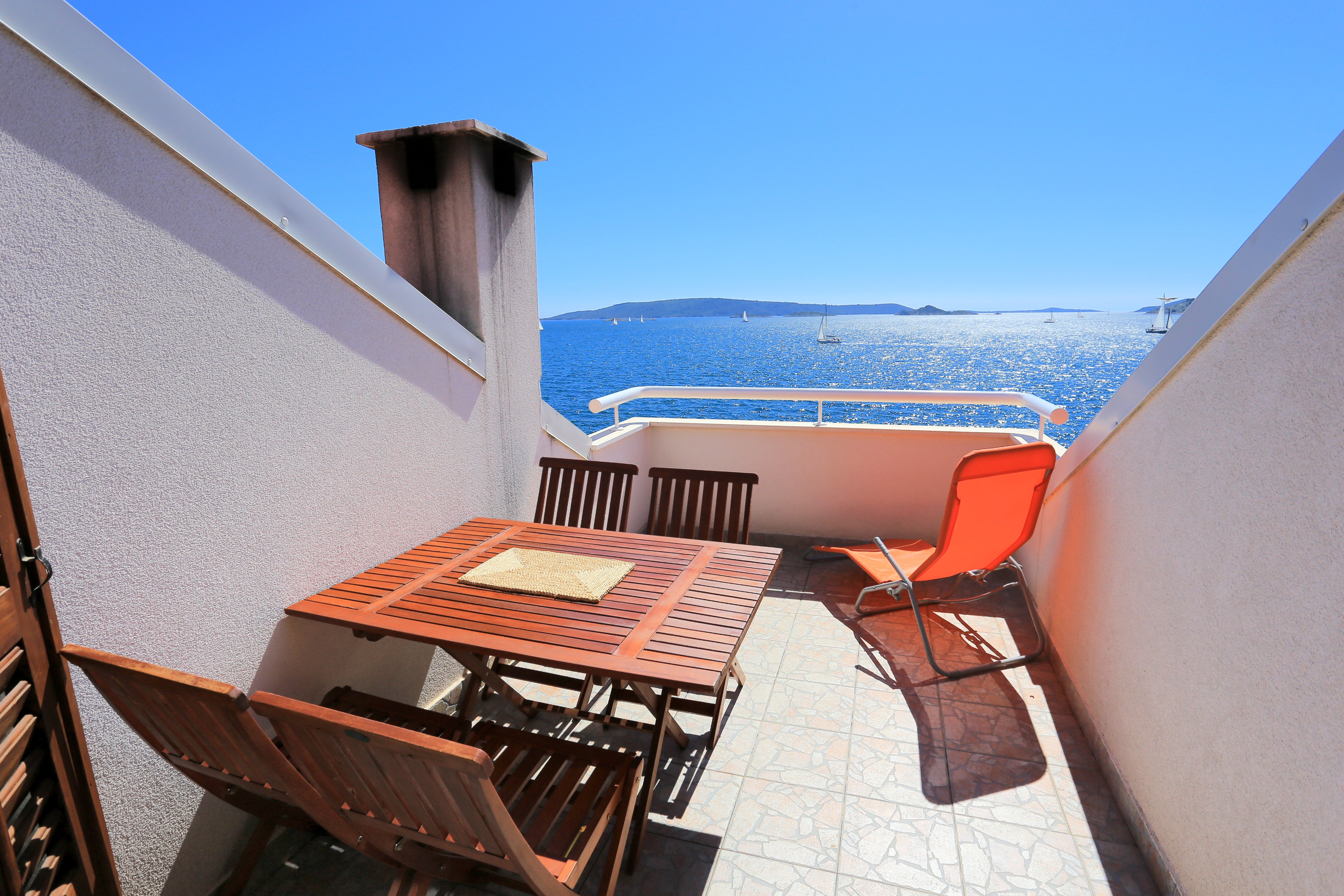 One bedroom apartment near beach Okrug Donji, Čiovo (A-2977-b)