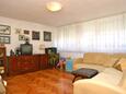Living room Split, Living room in the apartment, dostupna klima, dopusteni kucni ljubimci i WIFI.