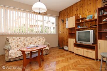 Living room Mrljane, Living room in the apartment, dopusteni kucni ljubimci i WIFI.