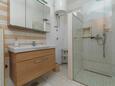 Ванная комната Duće, Ванная комната в размещении типа apartment, WiFi.