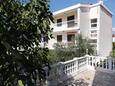 Vodice, Terras - uitzicht in the studio-apartment, WiFi.