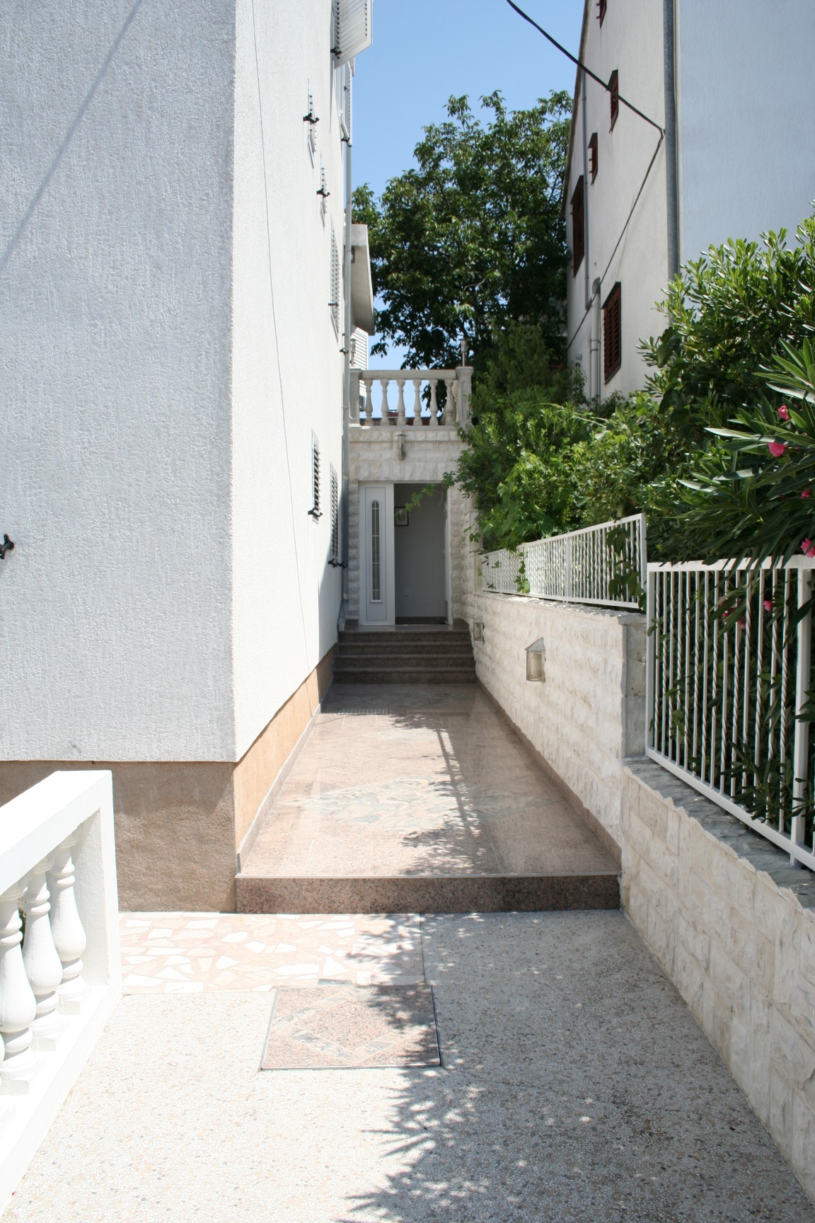 Dvosobni apartman s terasom Vodice  A-a