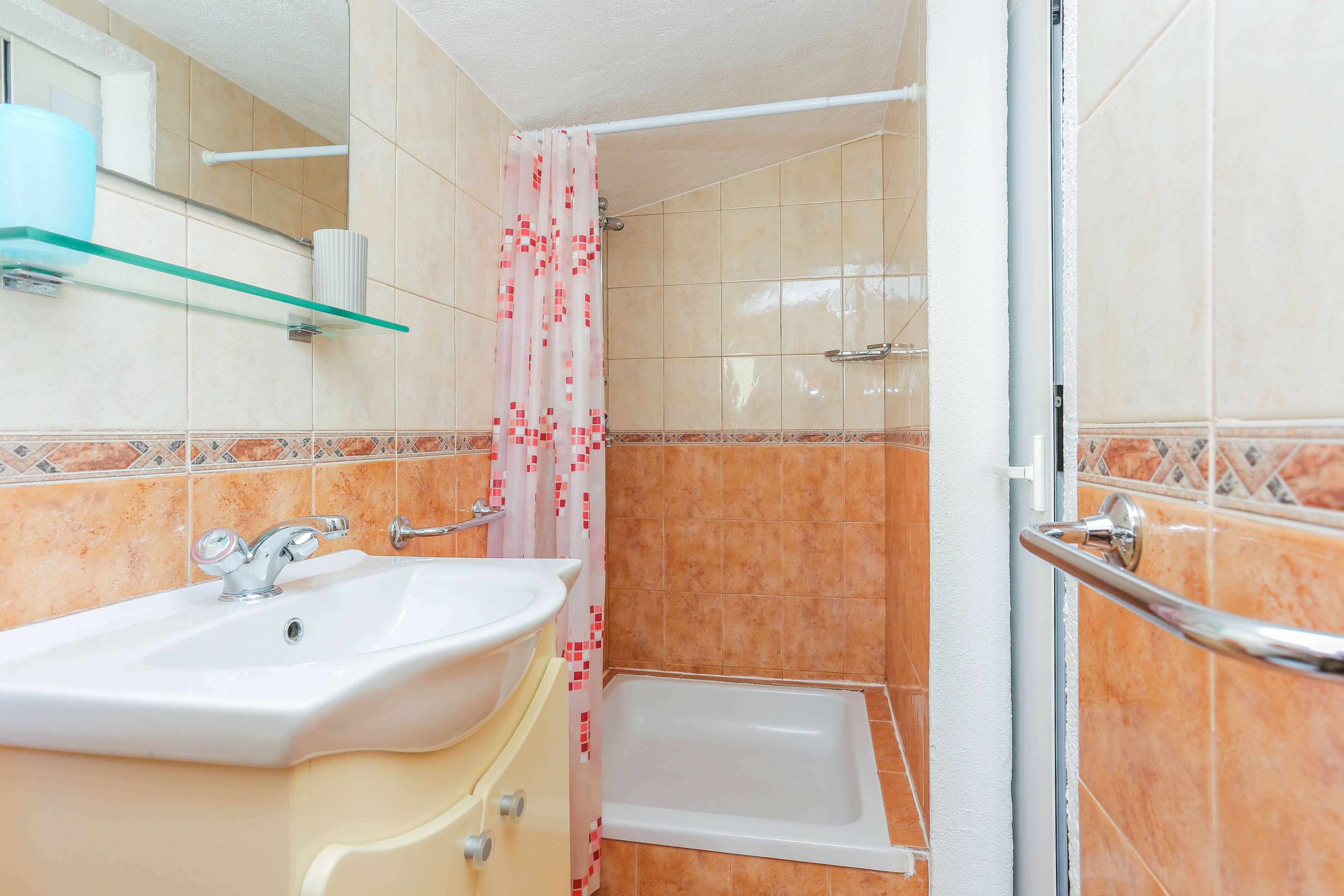 One bedroom apartment with balcony and sea view Baška Voda, Makarska  A-c