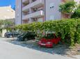 Parkiralište Baška Voda, Makarska, Parkiralište 300 - Apartmani blizu mora sa šljunčanom plažom.