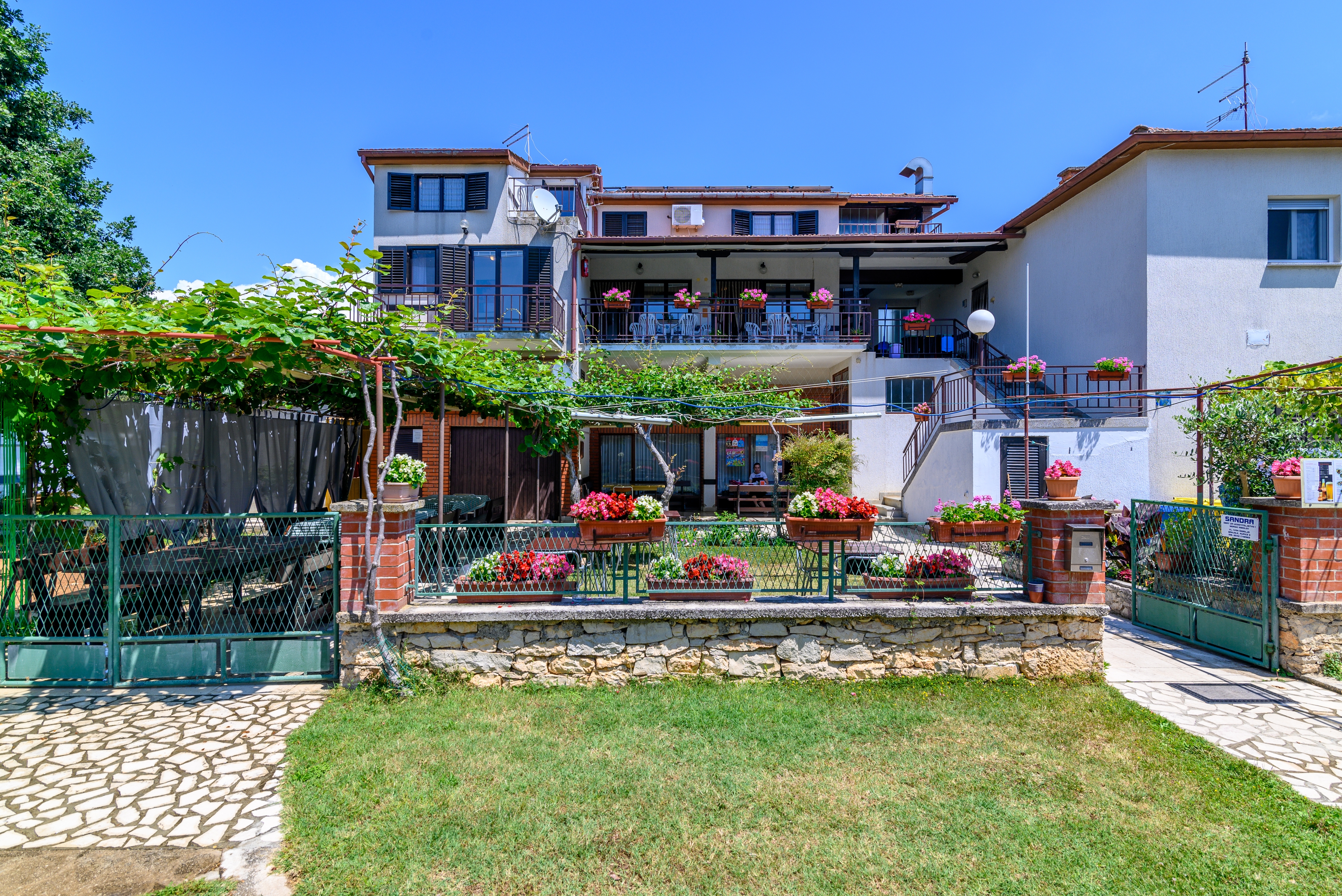 Two bedroom apartment with air-conditioning Banjole, Pula (A-3002-a)