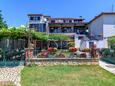 Banjole, Pula, Objekt 3002 - Apartmani blizu mora sa šljunčanom plažom.
