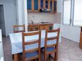 Jídelna Vrsar, Jídelna v ubytování typu apartment, domácí mazlíčci povoleni a WiFi.
