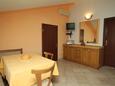 Jídelna Funtana, Jídelna v ubytování typu apartment, s klimatizací, domácí mazlíčci povoleni a WiFi.