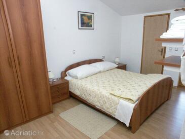 Ložnice Rovinj, Ložnice v ubytování typu room, dostupna klima.