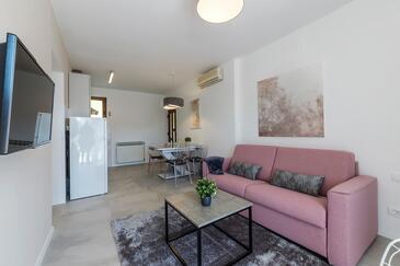 Rabac, Sala de estar in the apartment, (pet friendly) y WiFi.