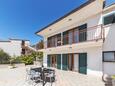 Rabac, Terrasse dans l’hébergement en type apartment, avec la vue sur la mer, animaux acceptés et WiFi.