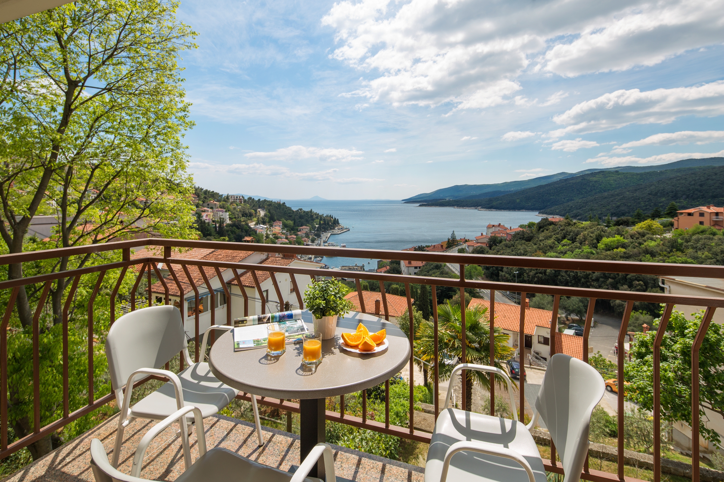 One bedroom apartment with terrace and sea view Rabac, Labin  A-f