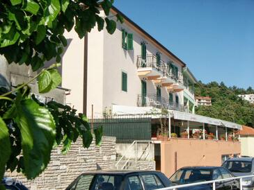 Rabac, Labin, Alloggio 3016 - Affitto stanze vicino al mare con la spiaggia ghiaiosa.