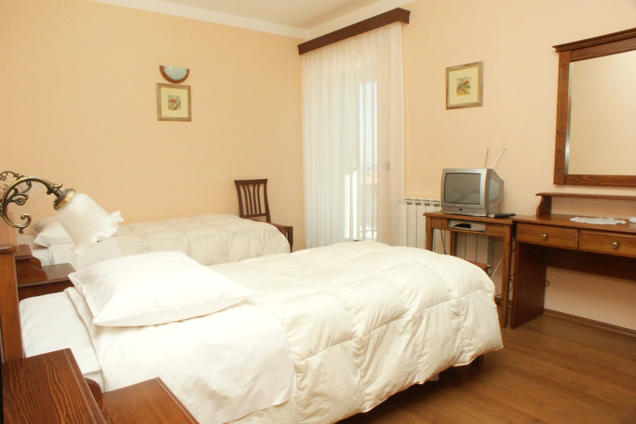 Room with balcony and sea view Rabac, Labin (S-3016-a)